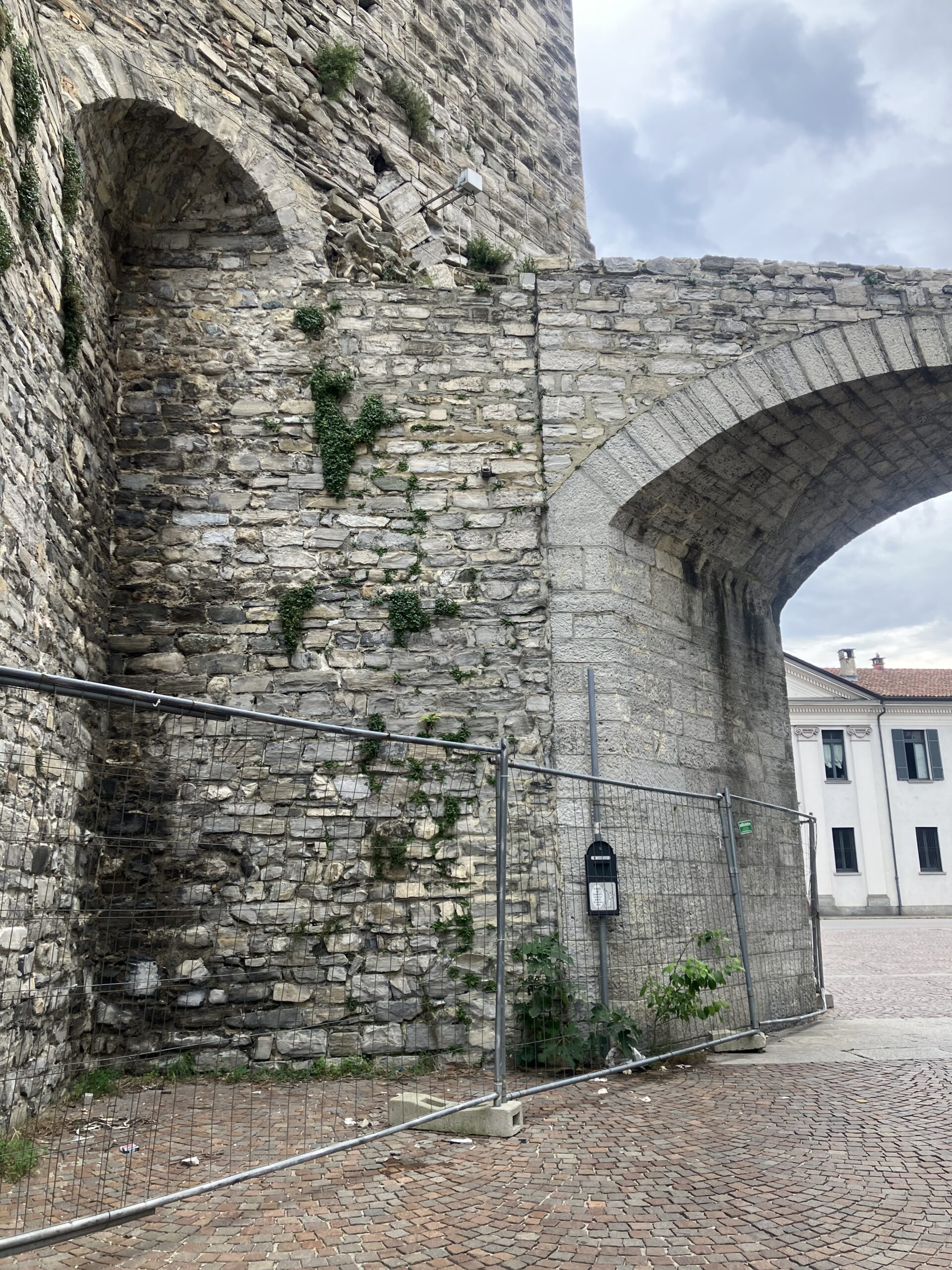 コモの街の城壁