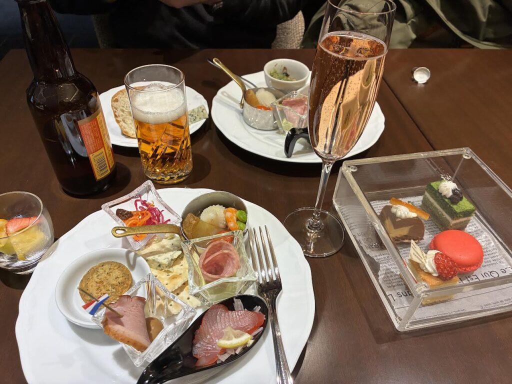 ラウンジの食事