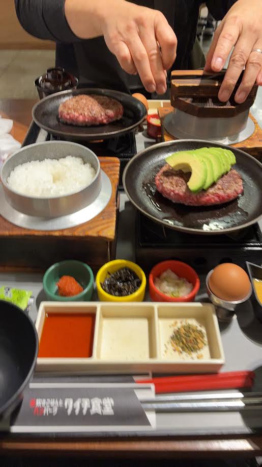 ハンバーグとごはん