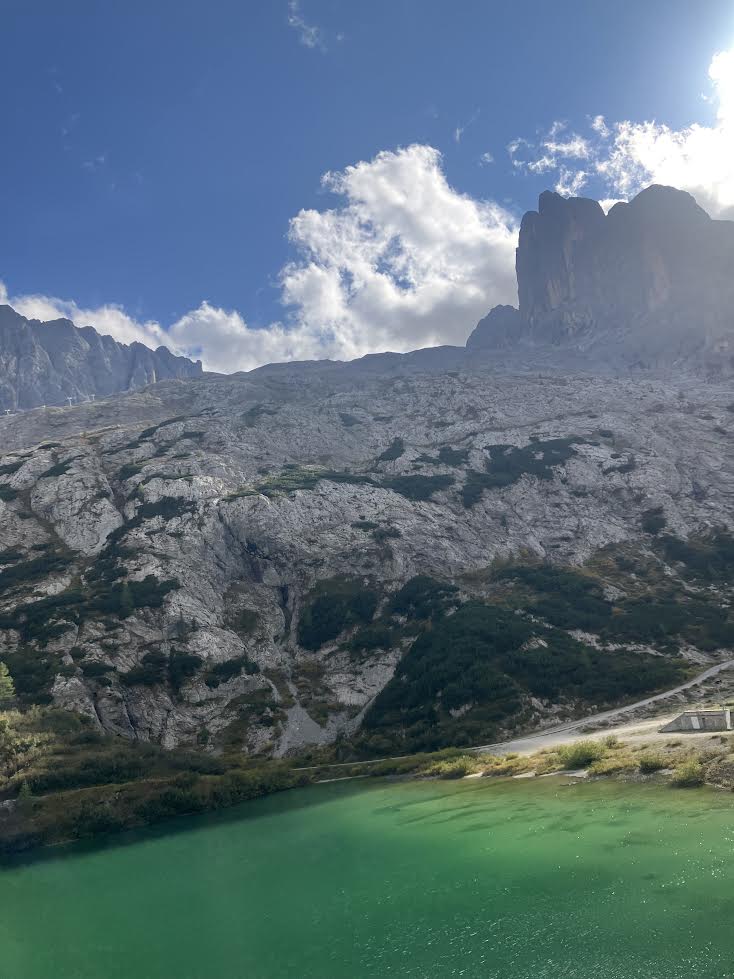 コルティナ・ダンペッツォ郊外の高山湖