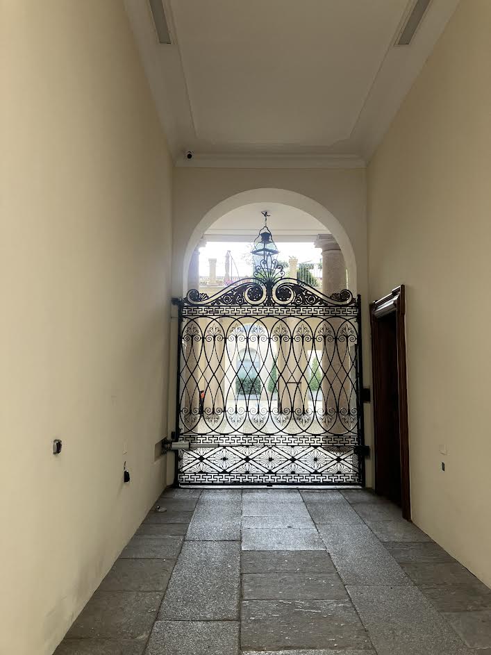 中庭に続く回廊