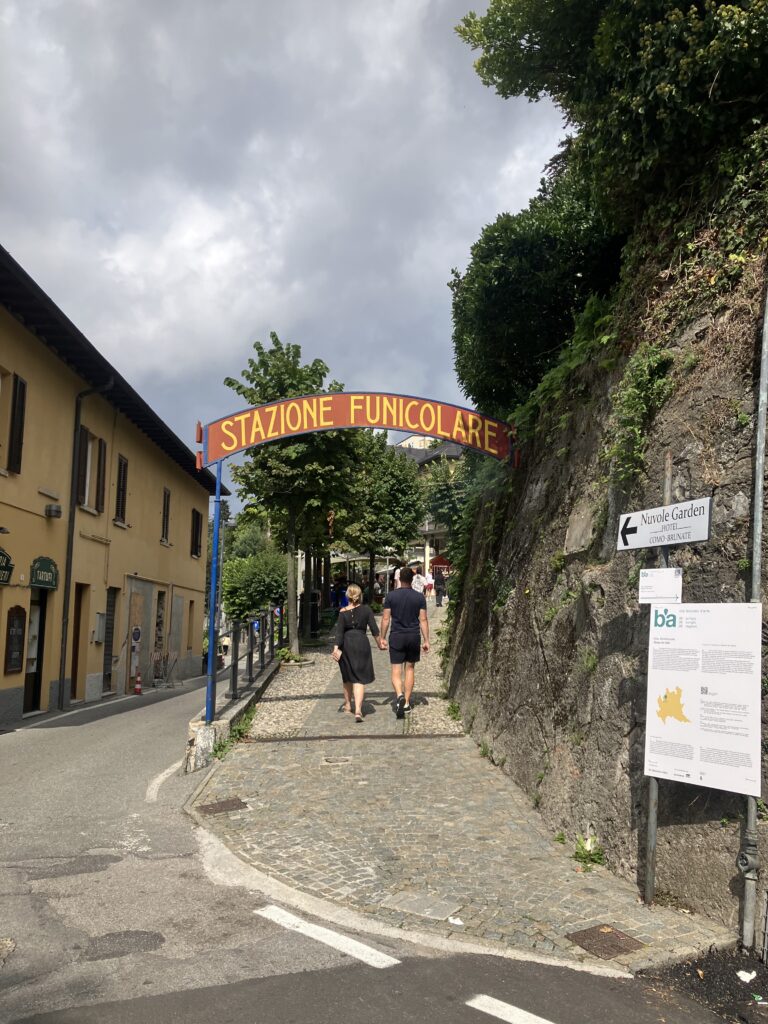 ﾌﾆｺﾗｰﾚの駅