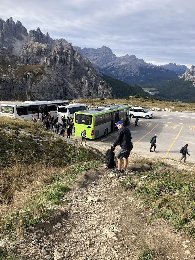 アウロンツォ下のバス停