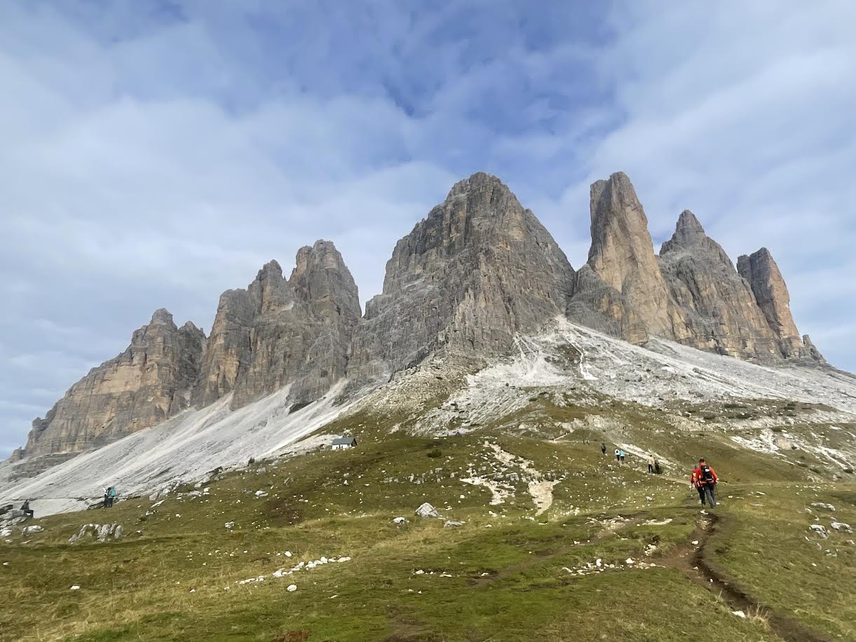 トレ・チーメ南側より