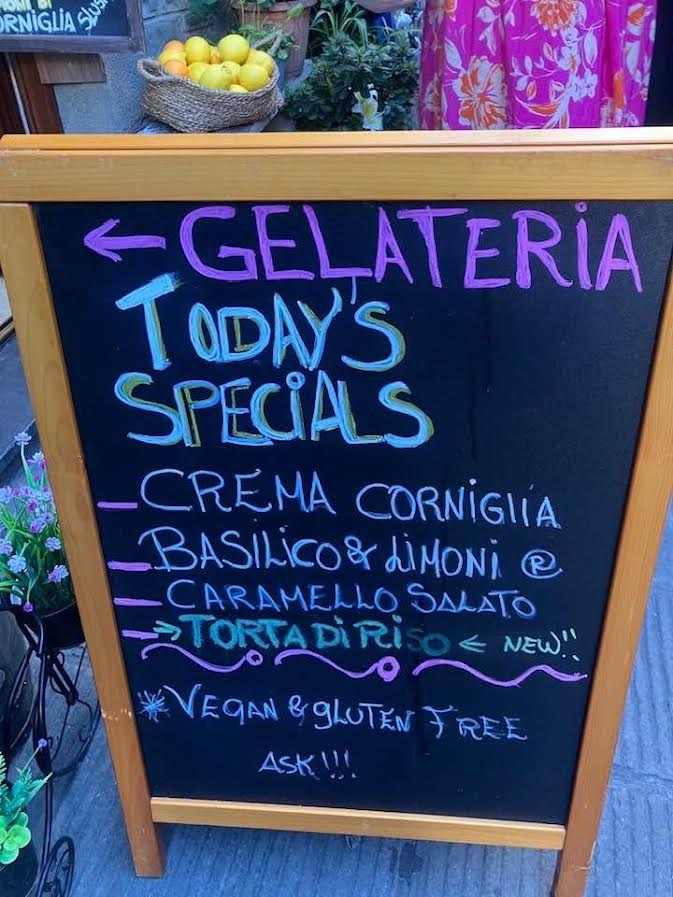 ジェラートの看板