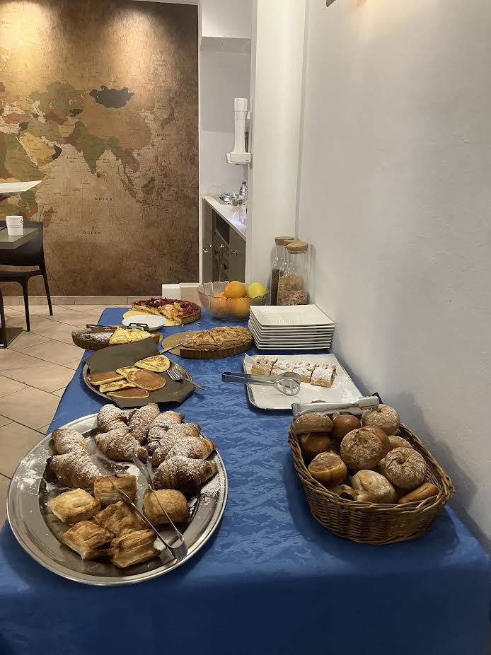 朝食のビュッフェ