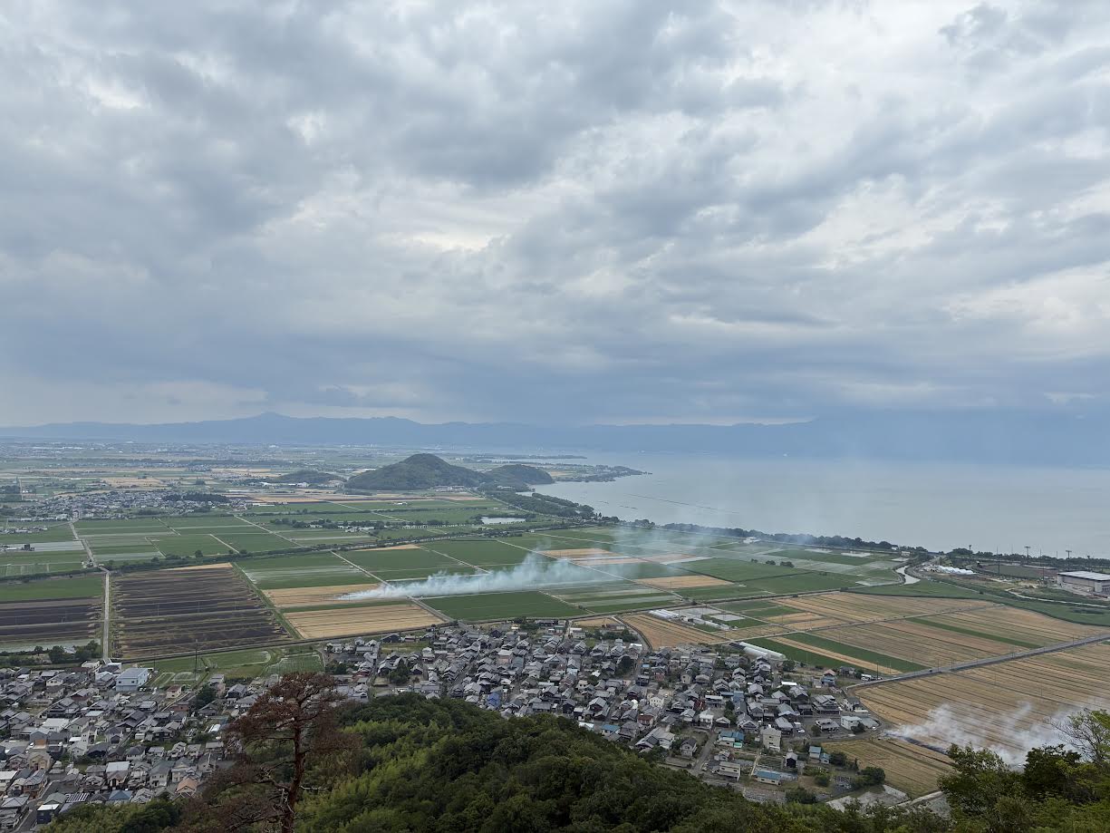 八幡山から琵琶湖を望む